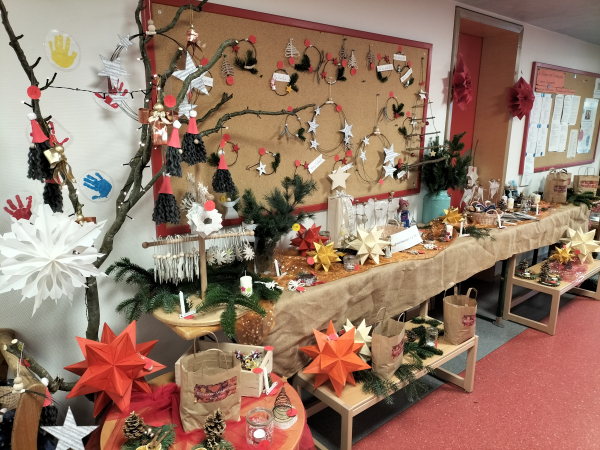 Kindergarten Regenbogen verkauft Adventsdeko